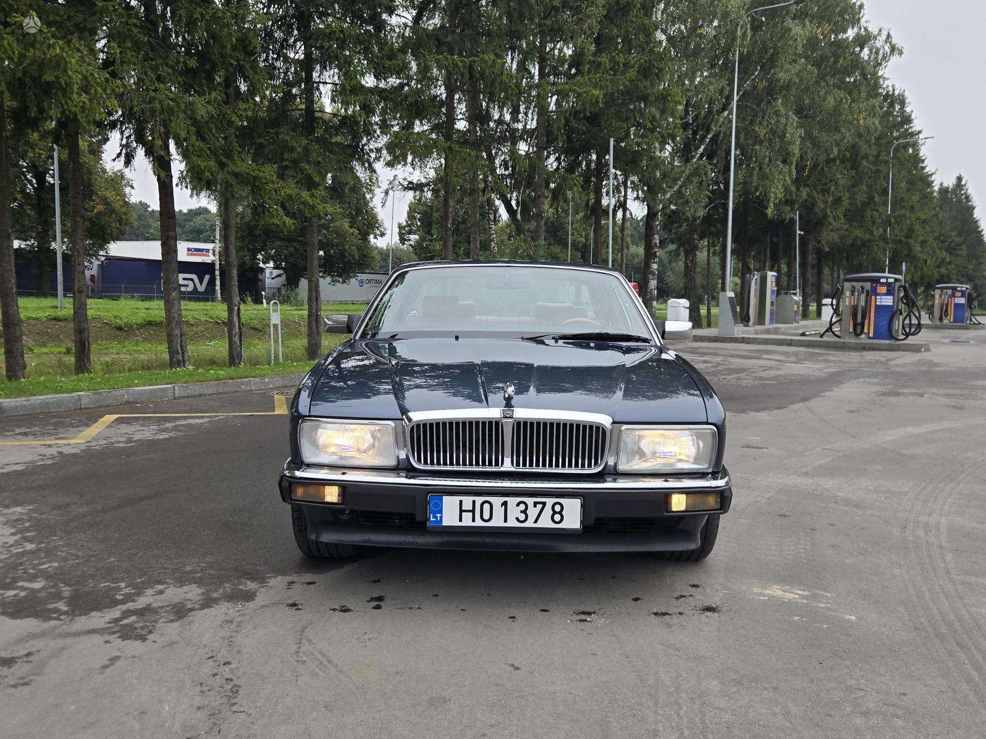 Jaguar XJ40