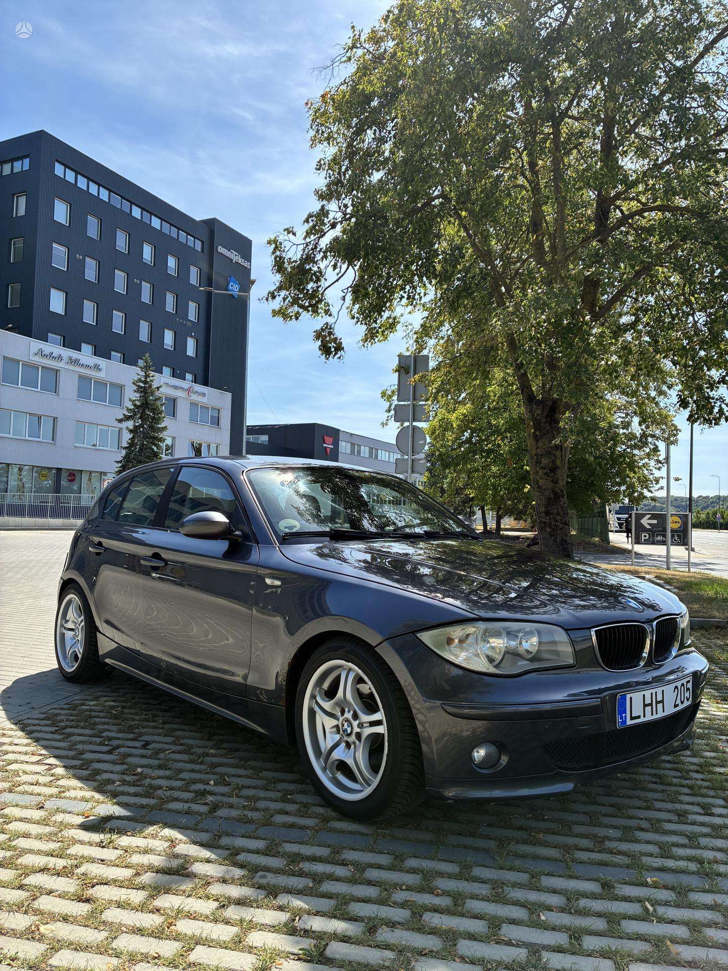 BMW 120