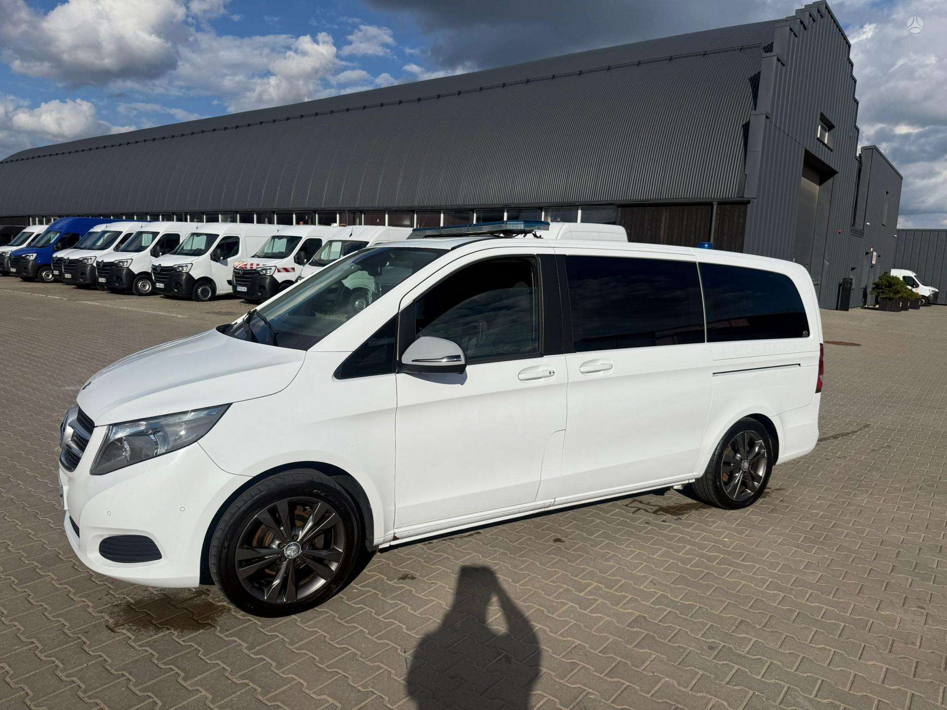 Mercedes-Benz V220