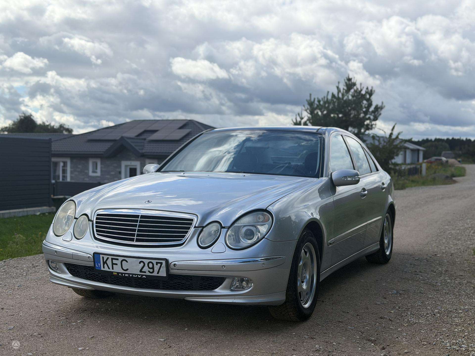 Mercedes-Benz E240