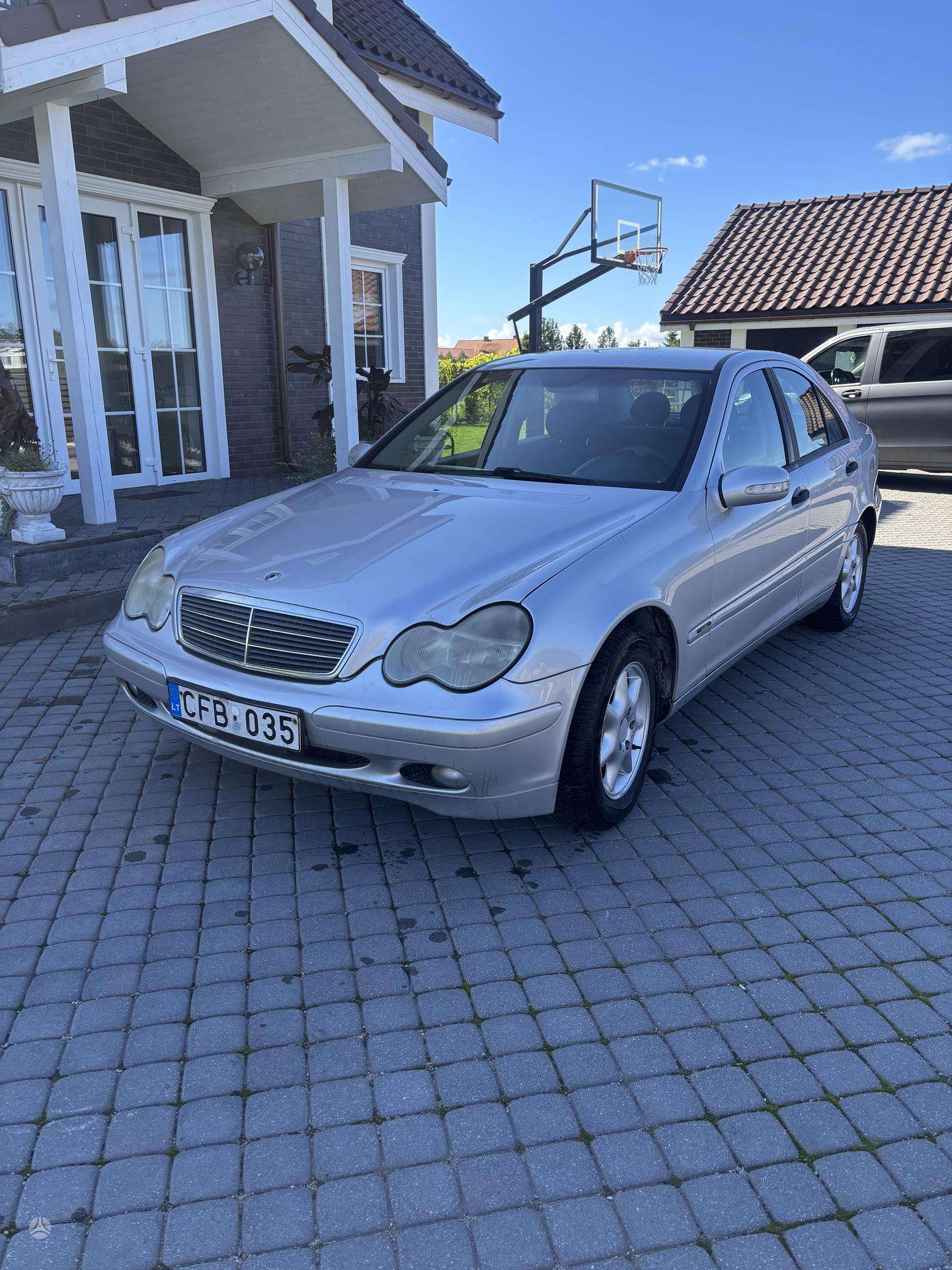 Mercedes-Benz C200