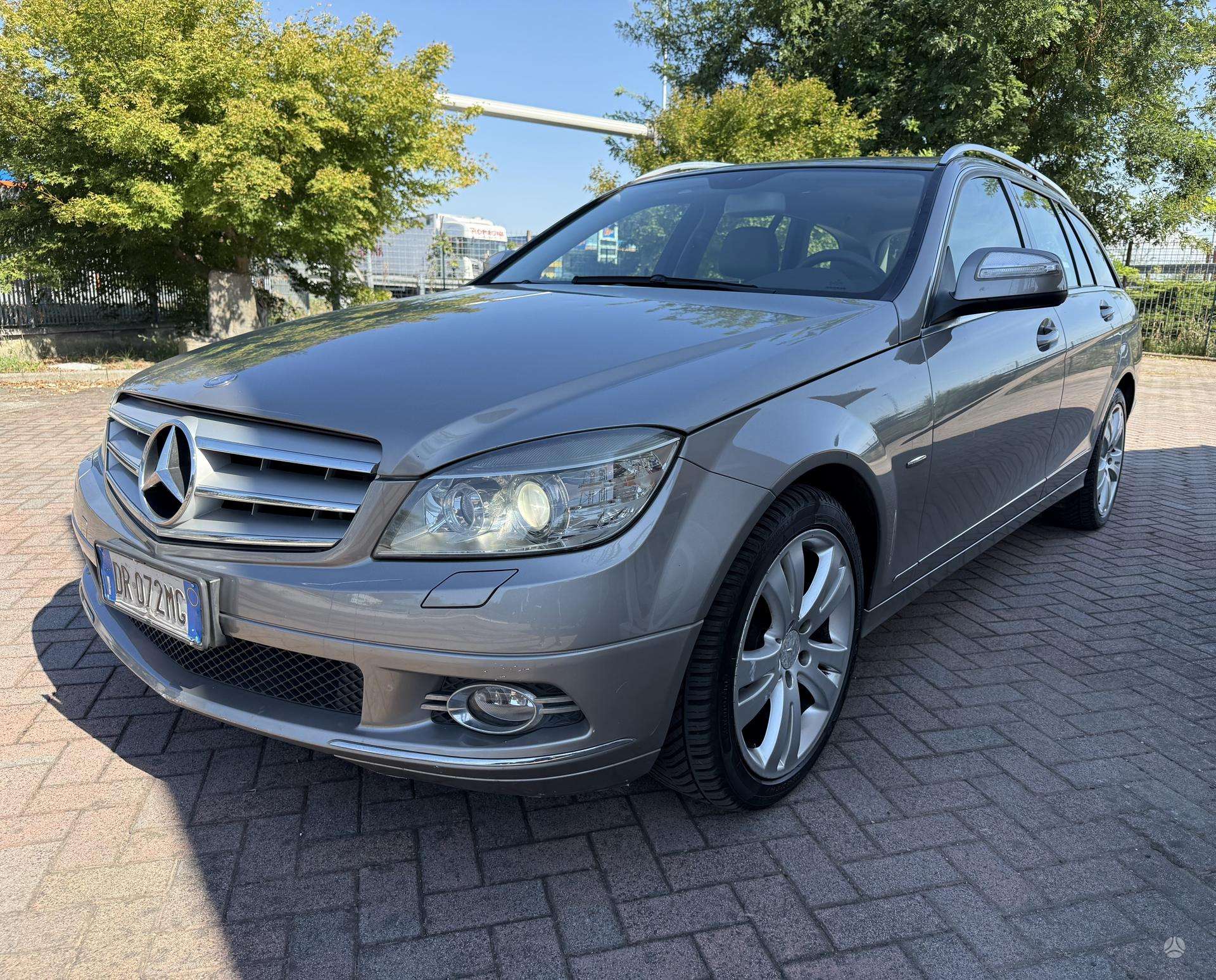 Mercedes-Benz C220