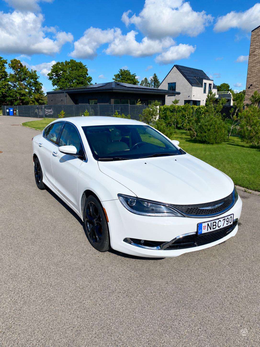 Chrysler 200