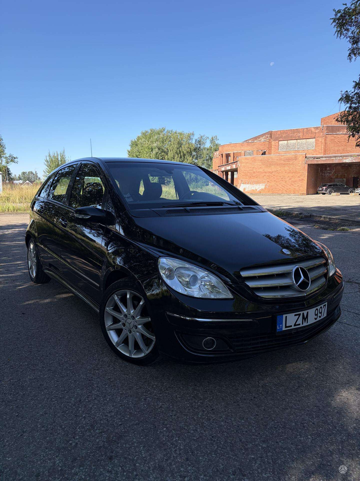 Mercedes-Benz B200