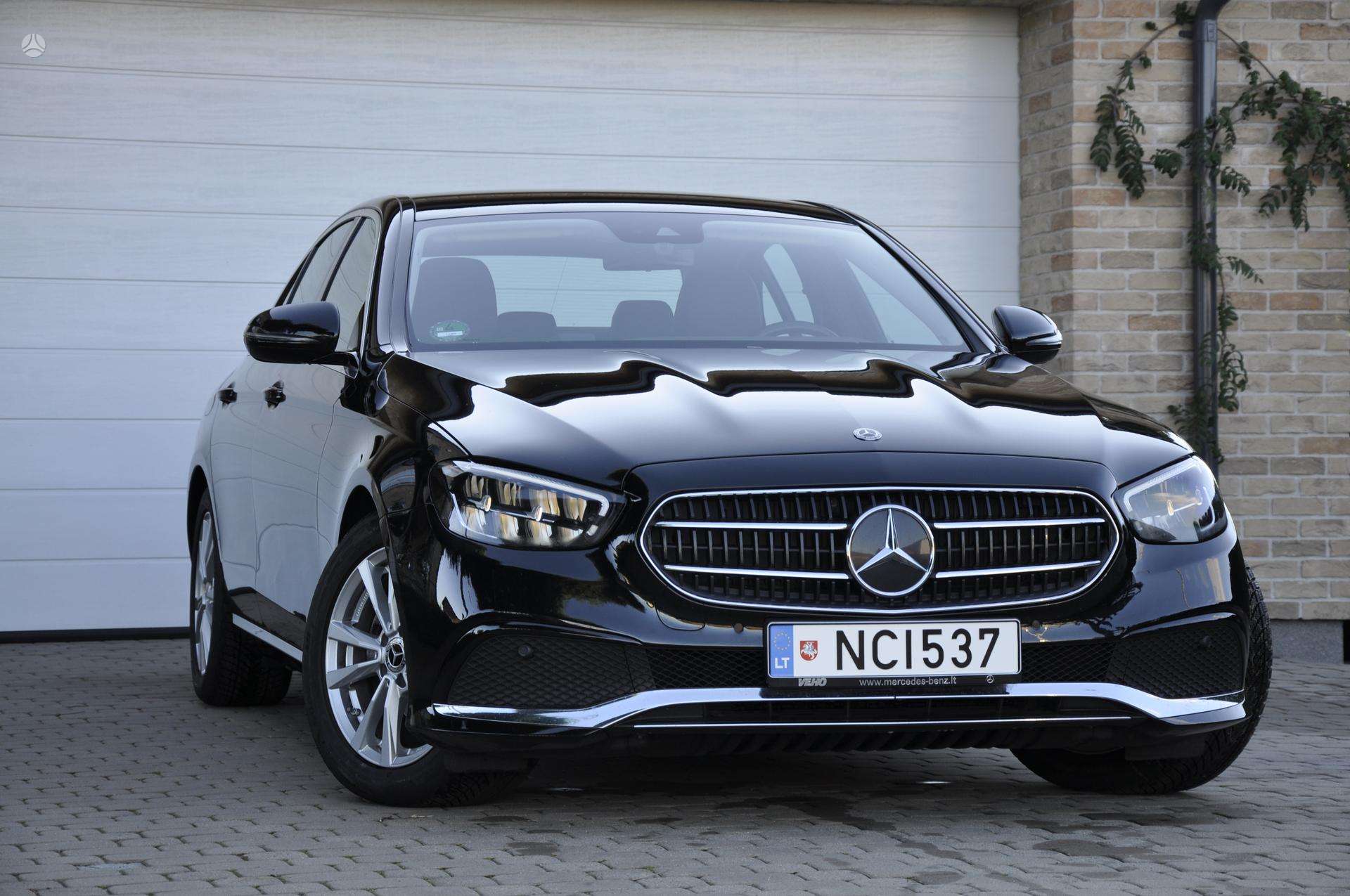 Mercedes-Benz E220.