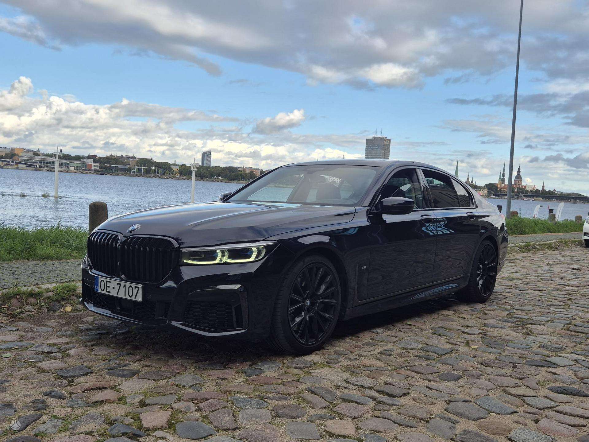 BMW 730