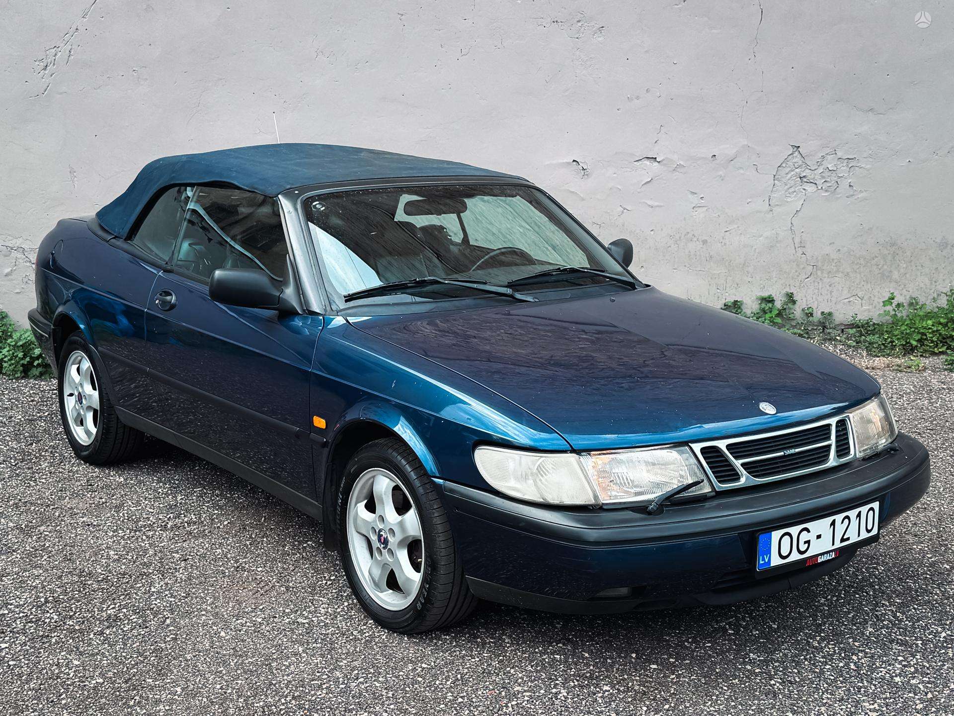 Saab 900
