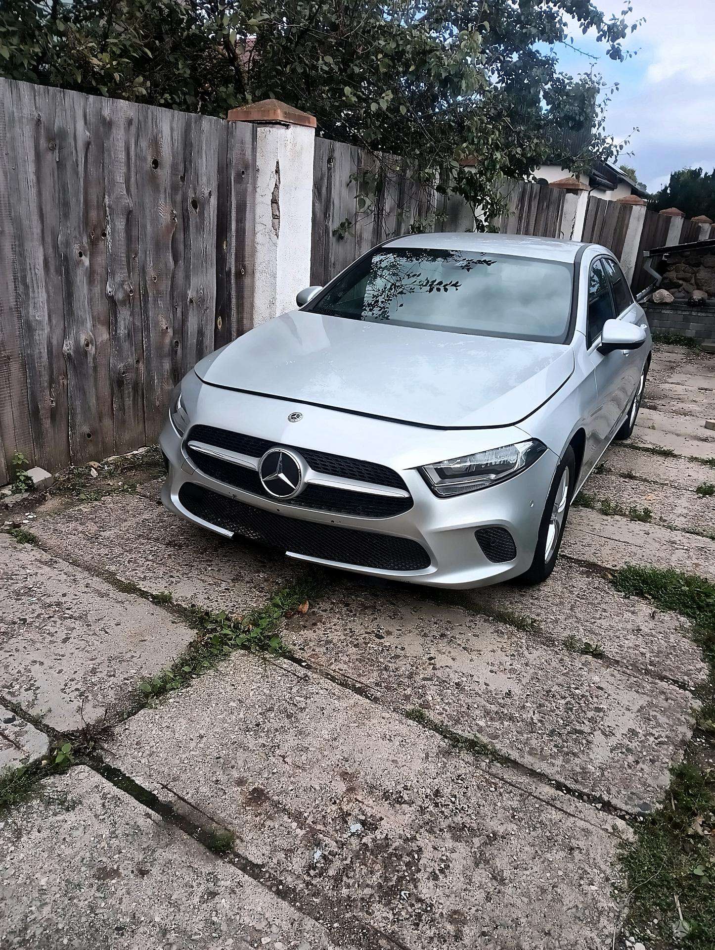Mercedes-Benz A180