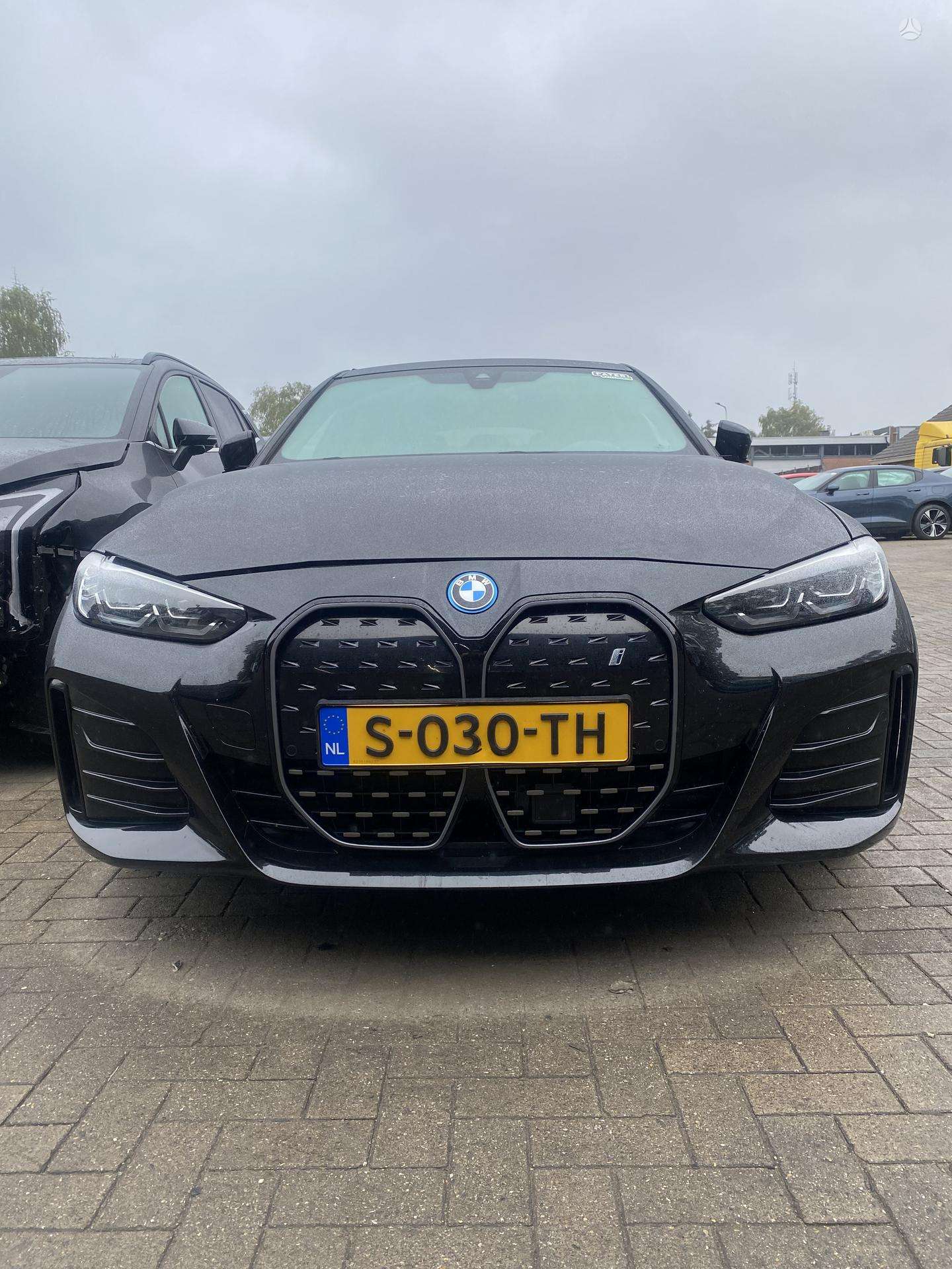 BMW i4
