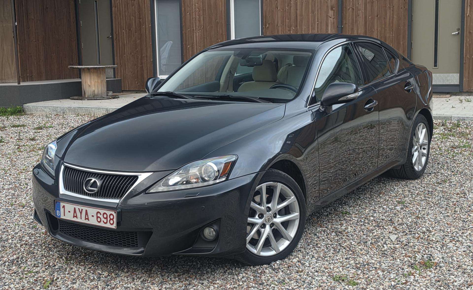 Lexus IS 220