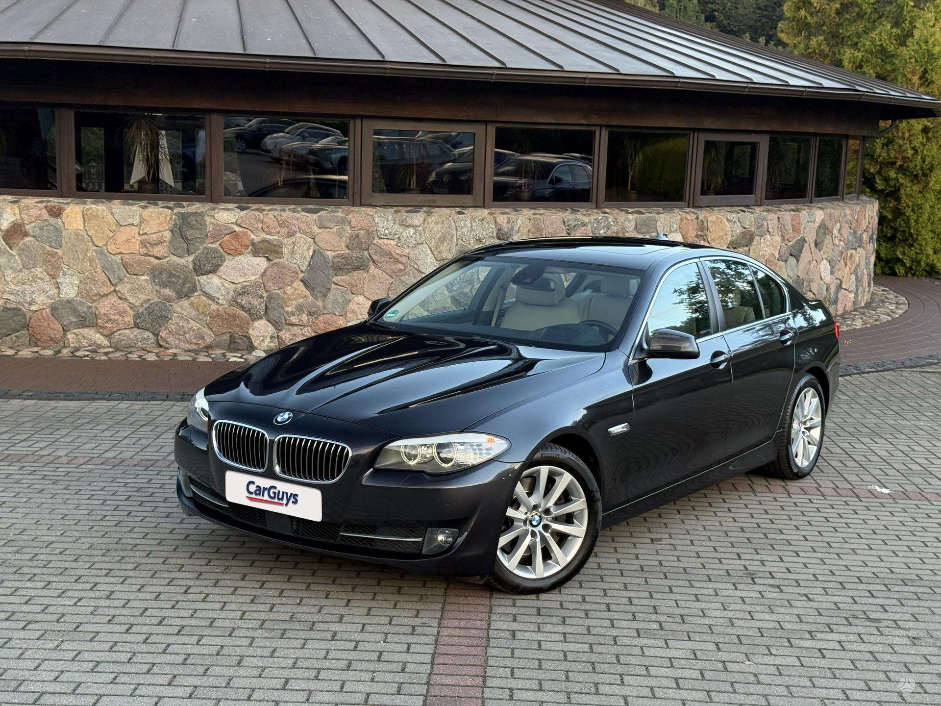 BMW 528