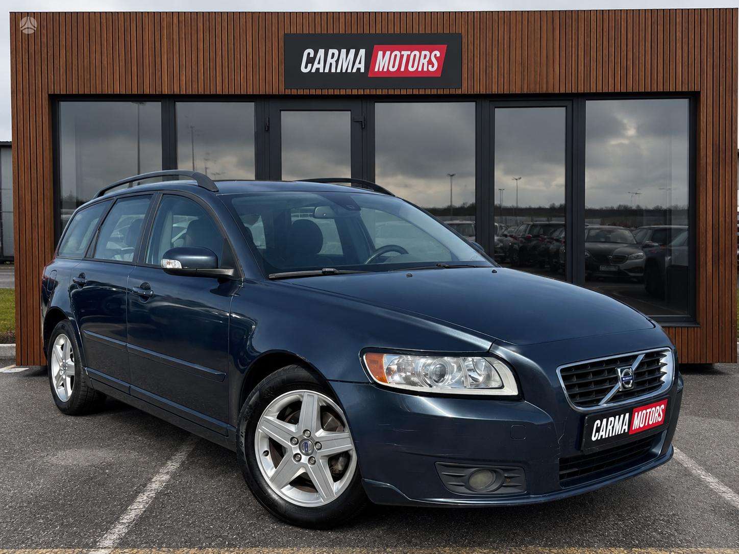 Volvo V50.