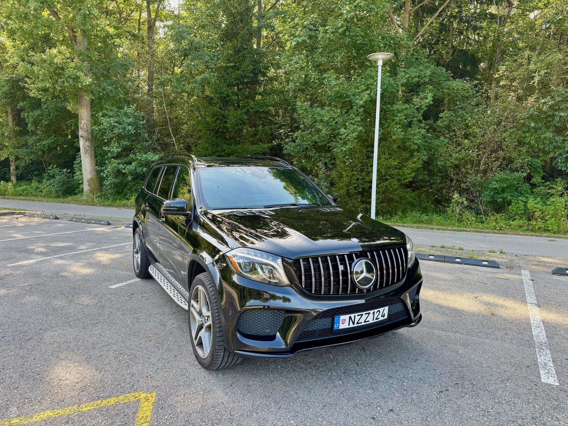 Mercedes-Benz GLS550
