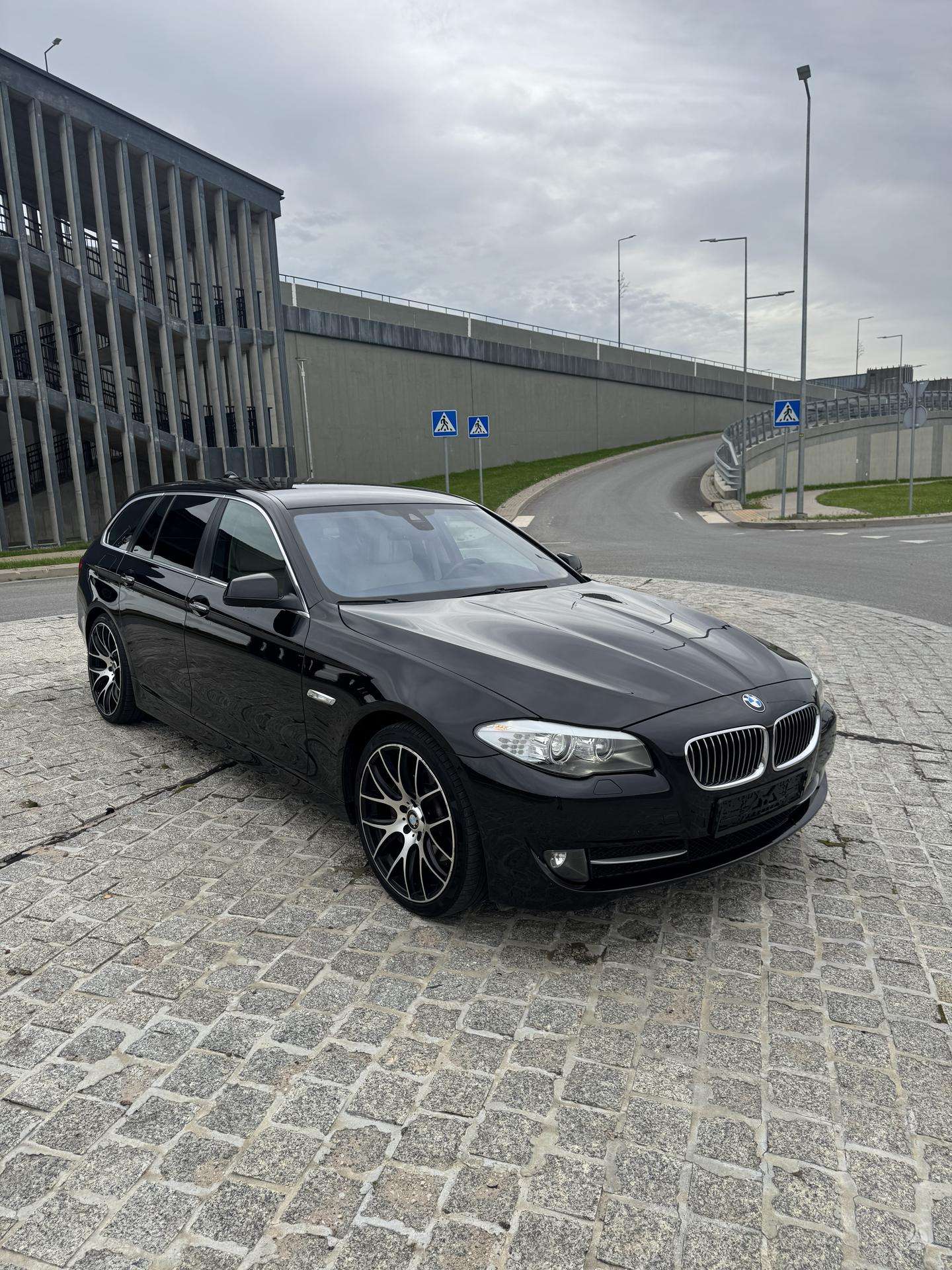 BMW 525