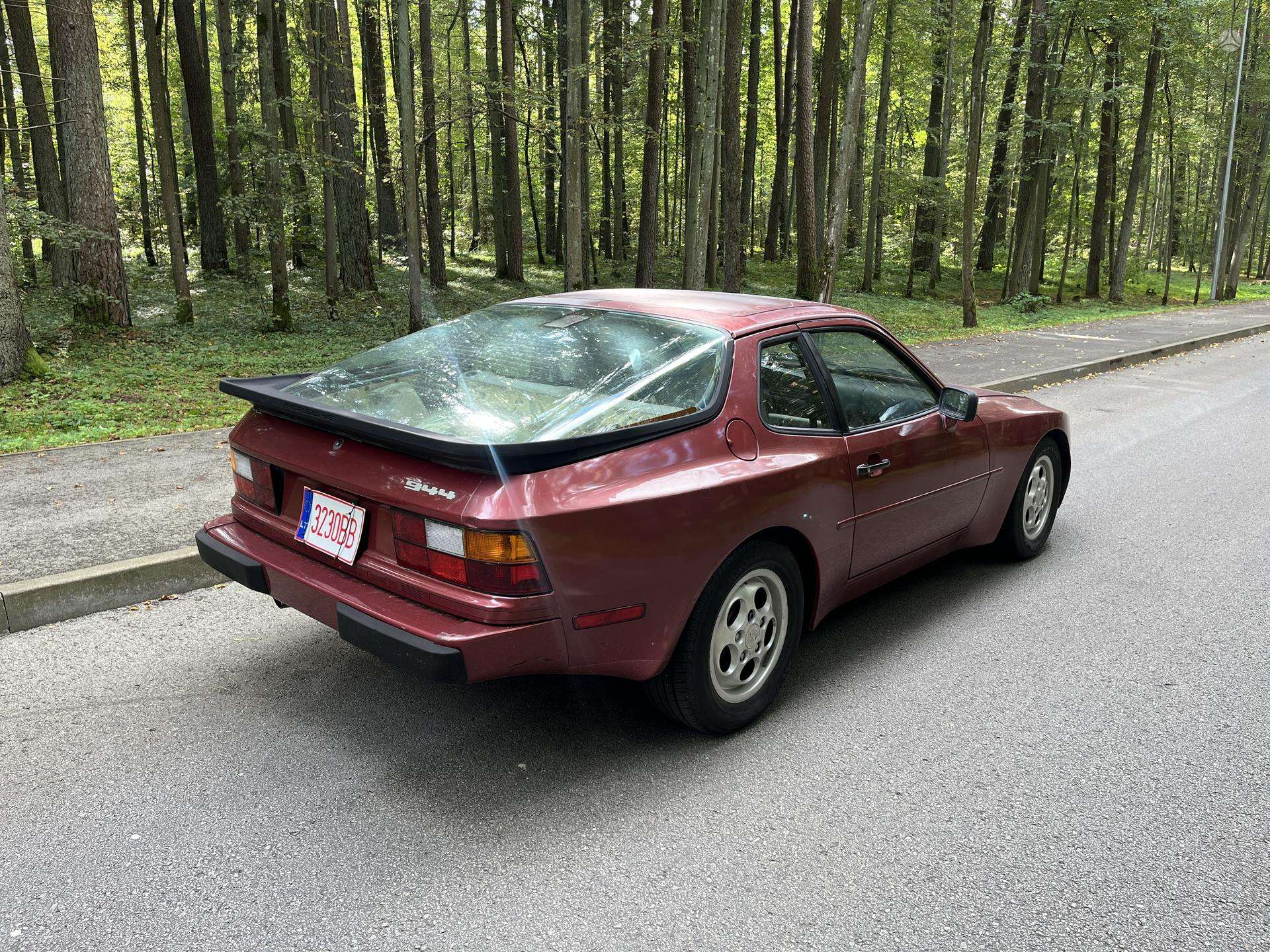 Porsche 944