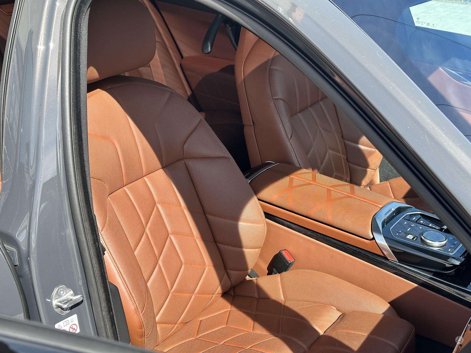 BMW 740