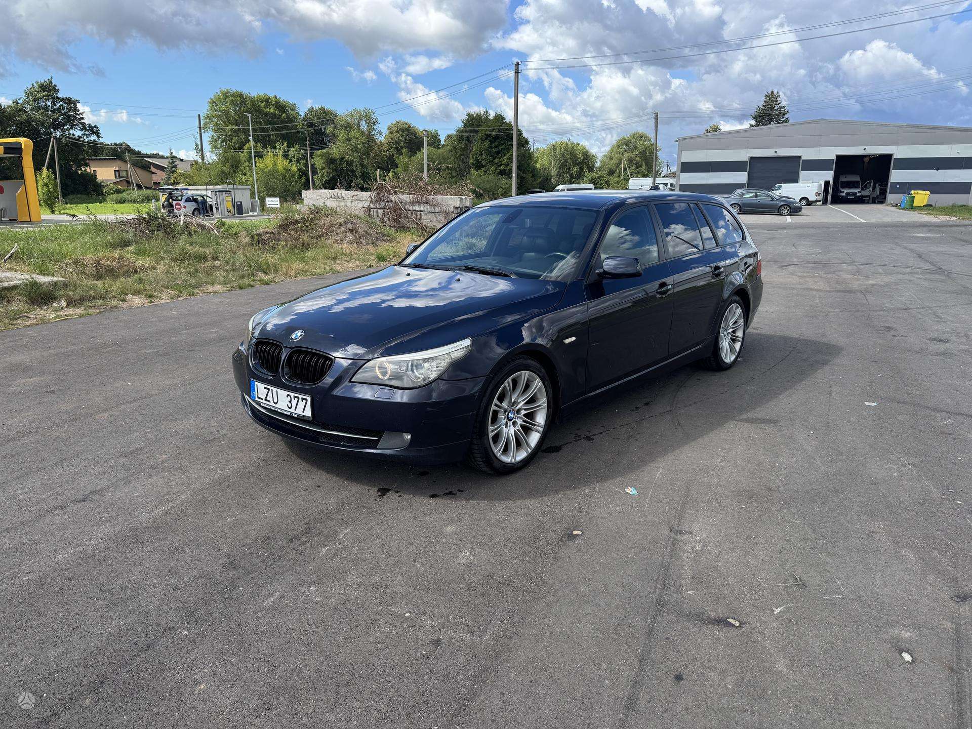 BMW 525.