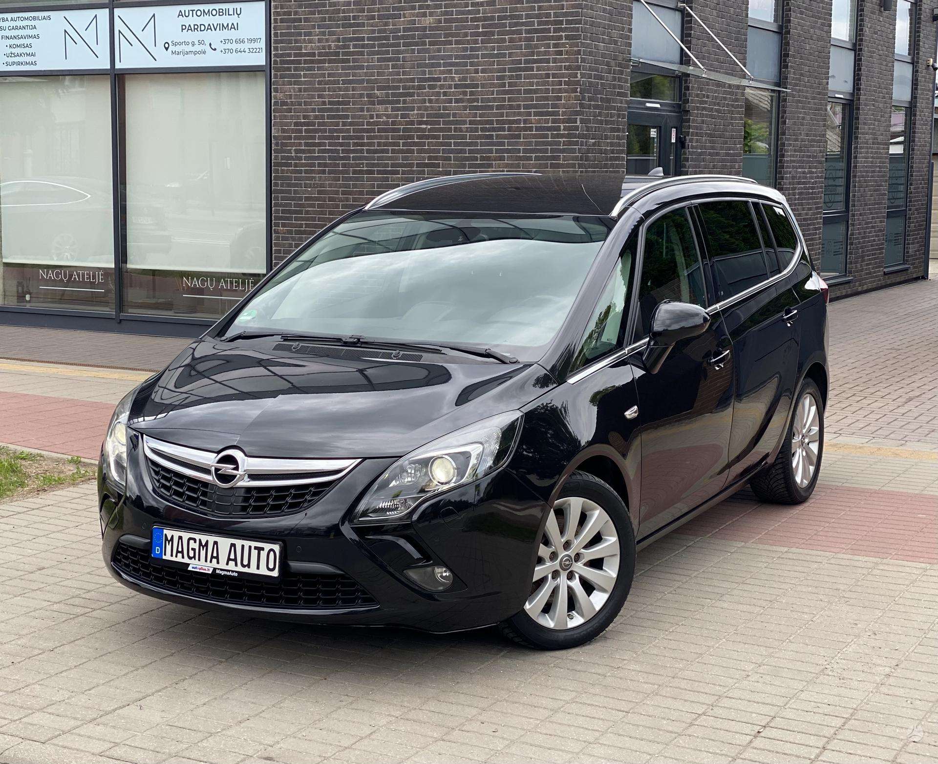 Opel Zafira Tourer.