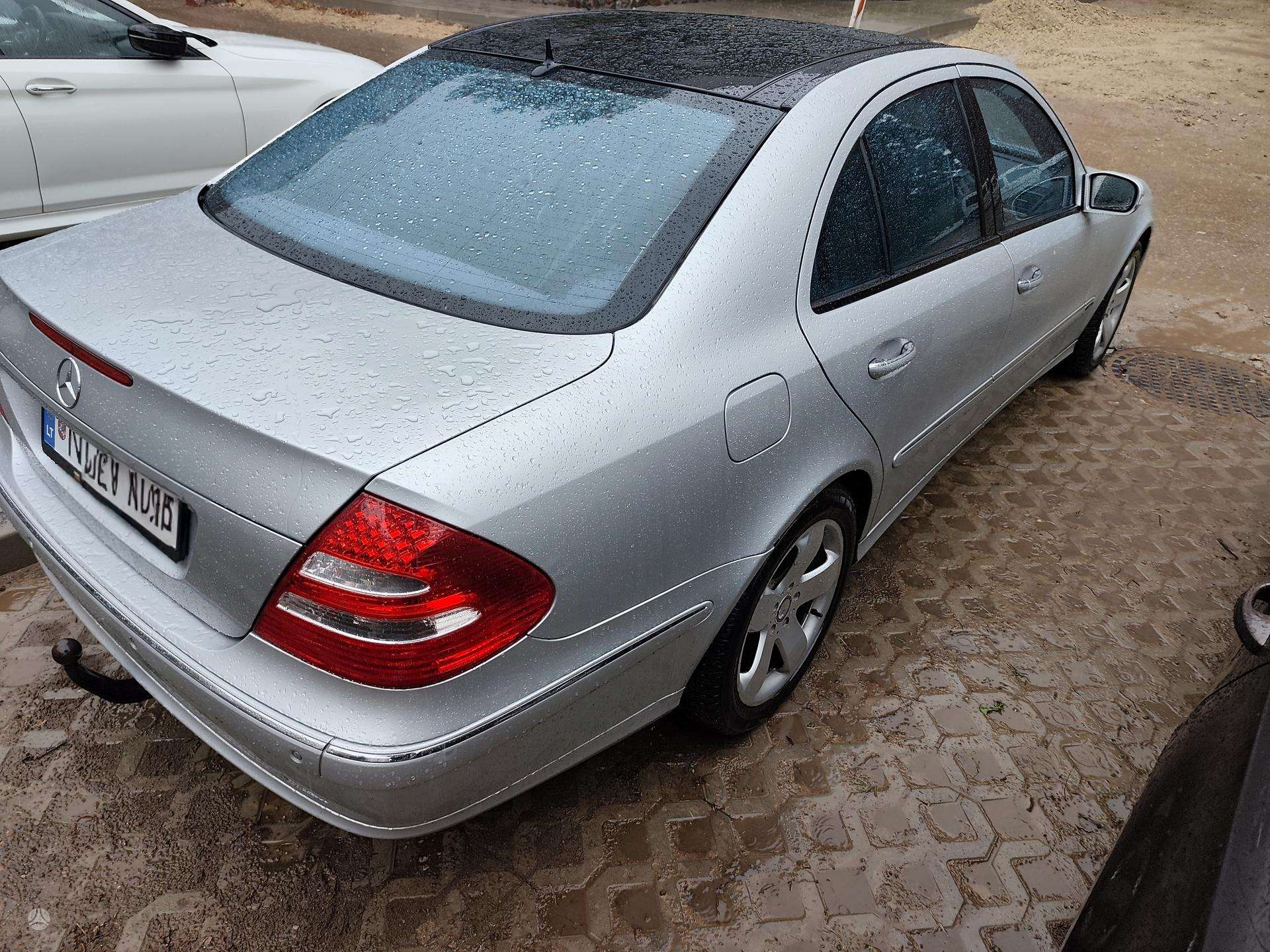 Mercedes-Benz E320