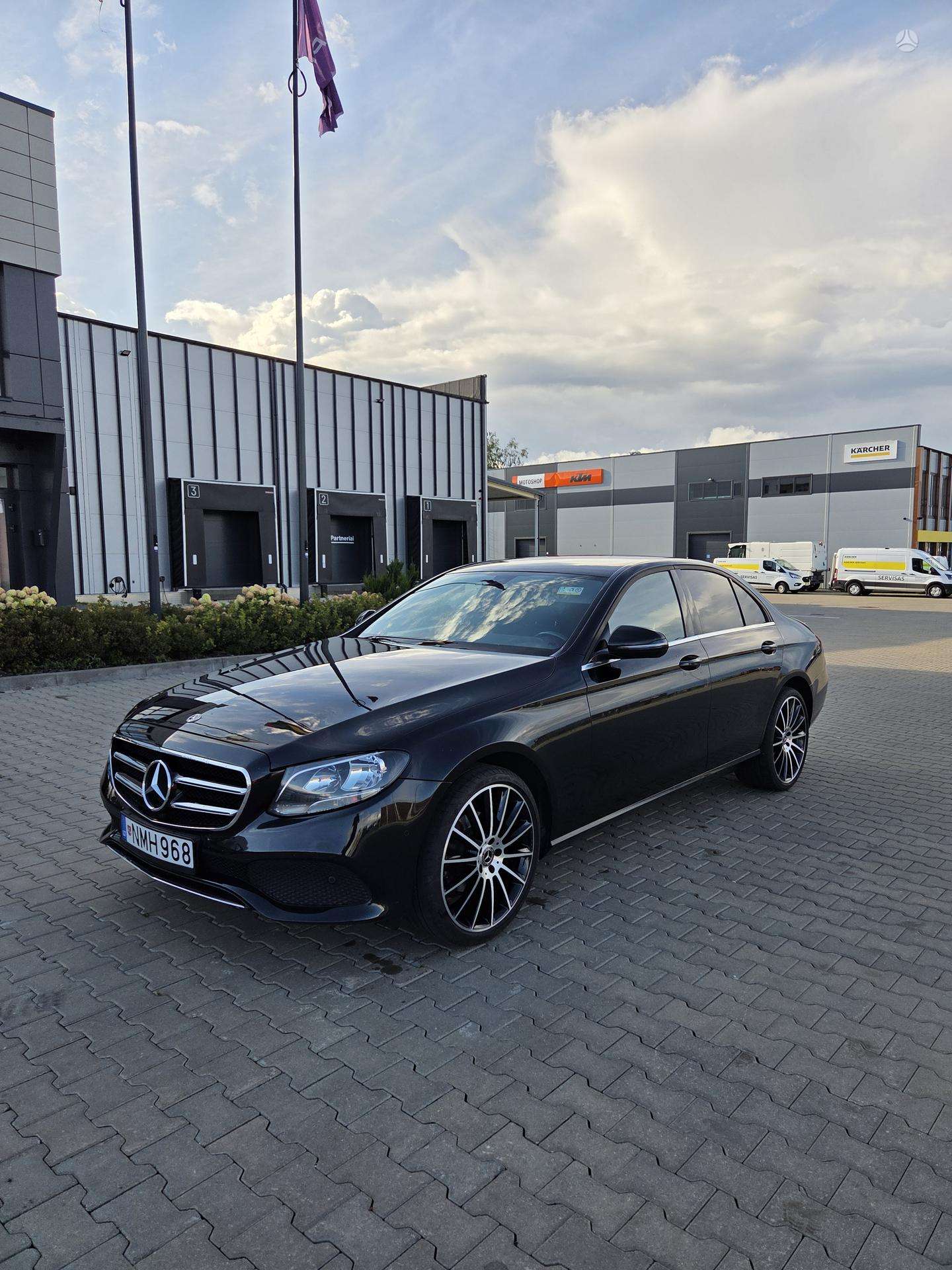 Mercedes-Benz E200